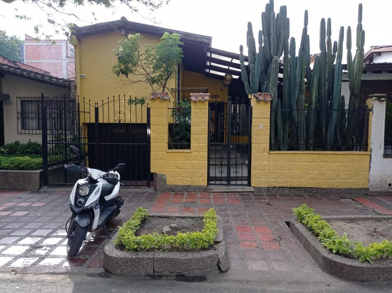 Yellow House Hostel Medellin Bagian luar foto