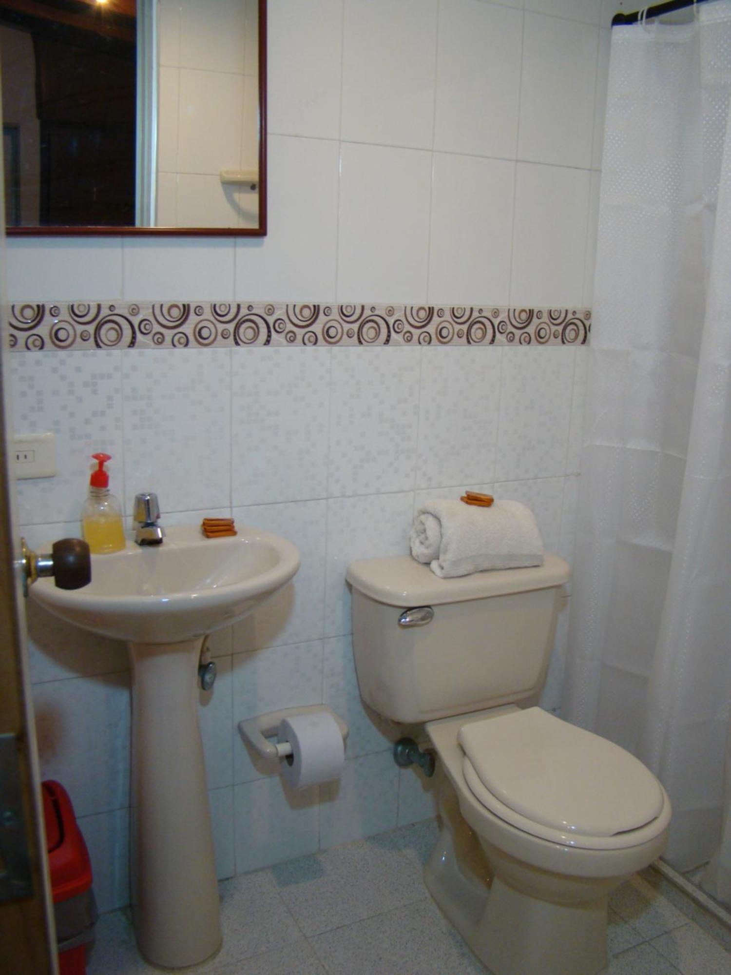Yellow House Hostel Medellin Bagian luar foto