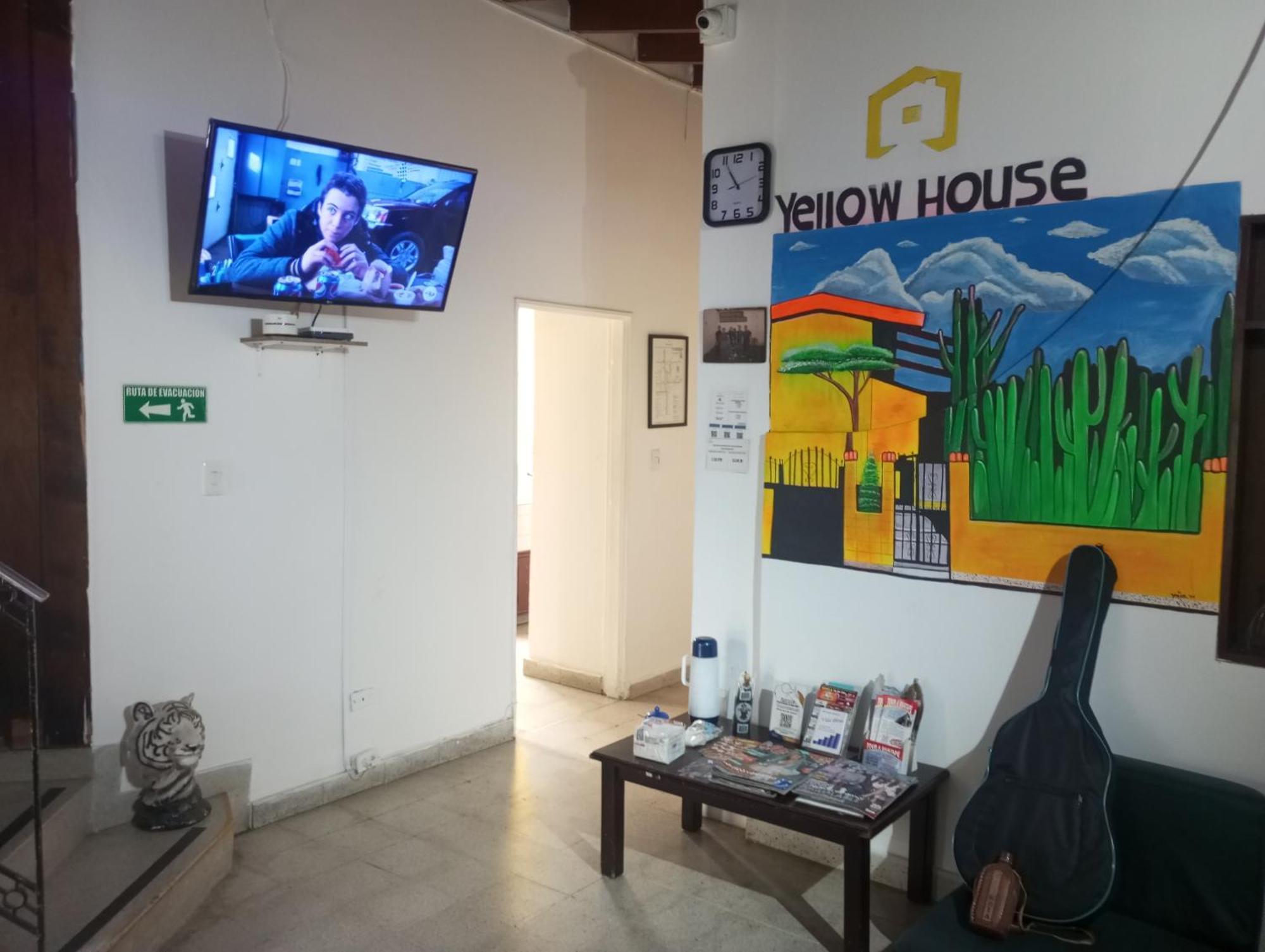 Yellow House Hostel Medellin Bagian luar foto