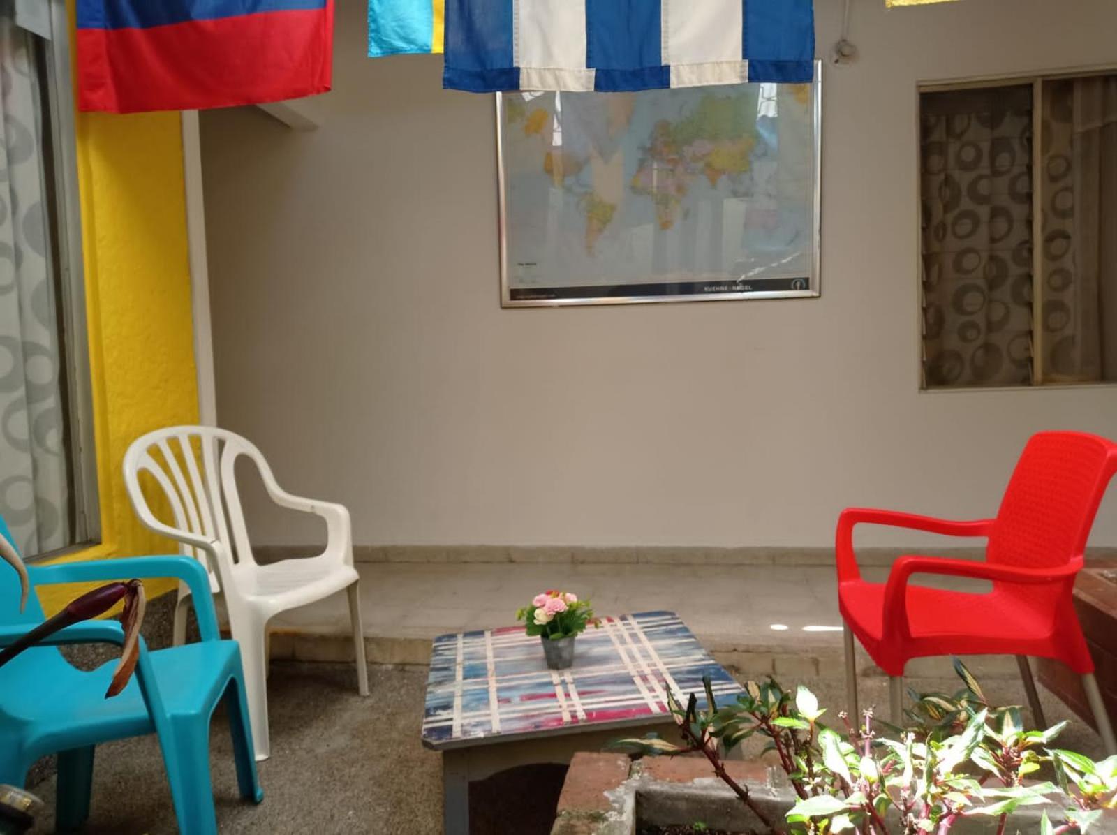 Yellow House Hostel Medellin Bagian luar foto