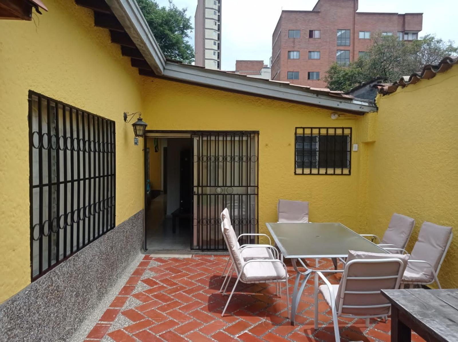 Yellow House Hostel Medellin Bagian luar foto